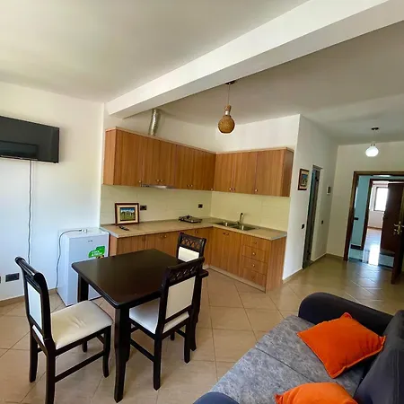 Kloi Beachfront מלון 2*