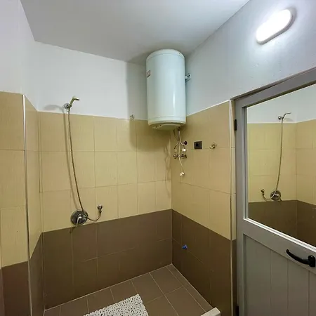 מלון Kloi Beachfront 2*