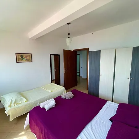 Kloi Beachfront 2* Shëngjin