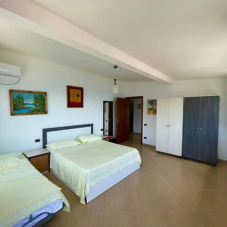 Kloi Beachfront 2* Shëngjin