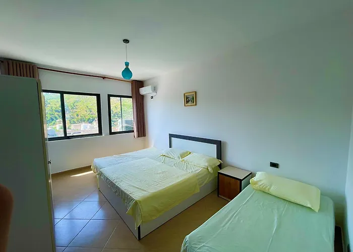 Hotel Kloi Beachfront 2*