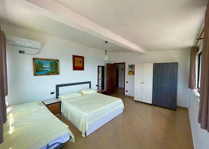 Kloi Beachfront Apartments 2* Shëngjin