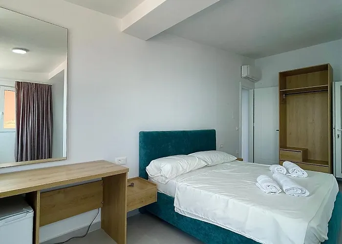 Kloi Beachfront Apartments 酒店 2*