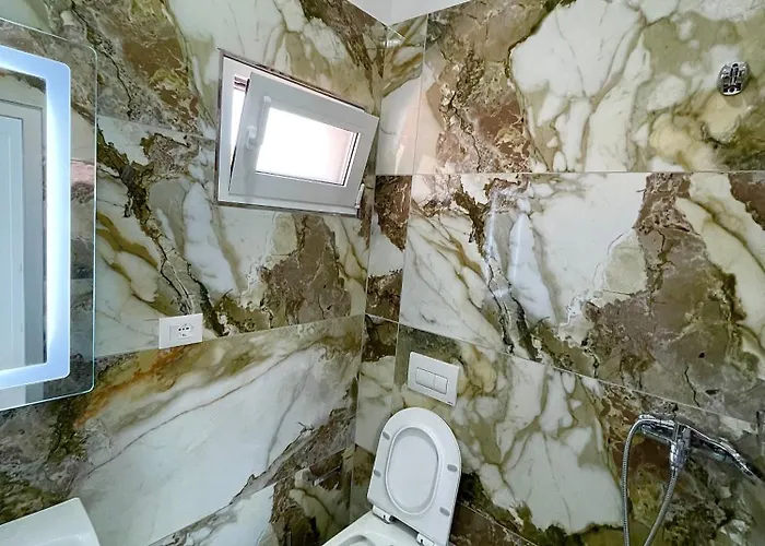 Kloi Beachfront Apartments 酒店 Shëngjin